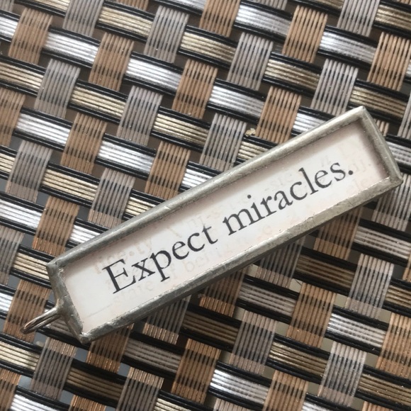 Expect Miracles Charm - Picture 1 of 2